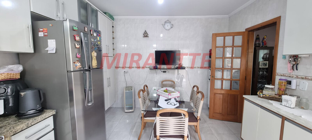 Sobrado de 106m² com 2 quartos em Água Fria