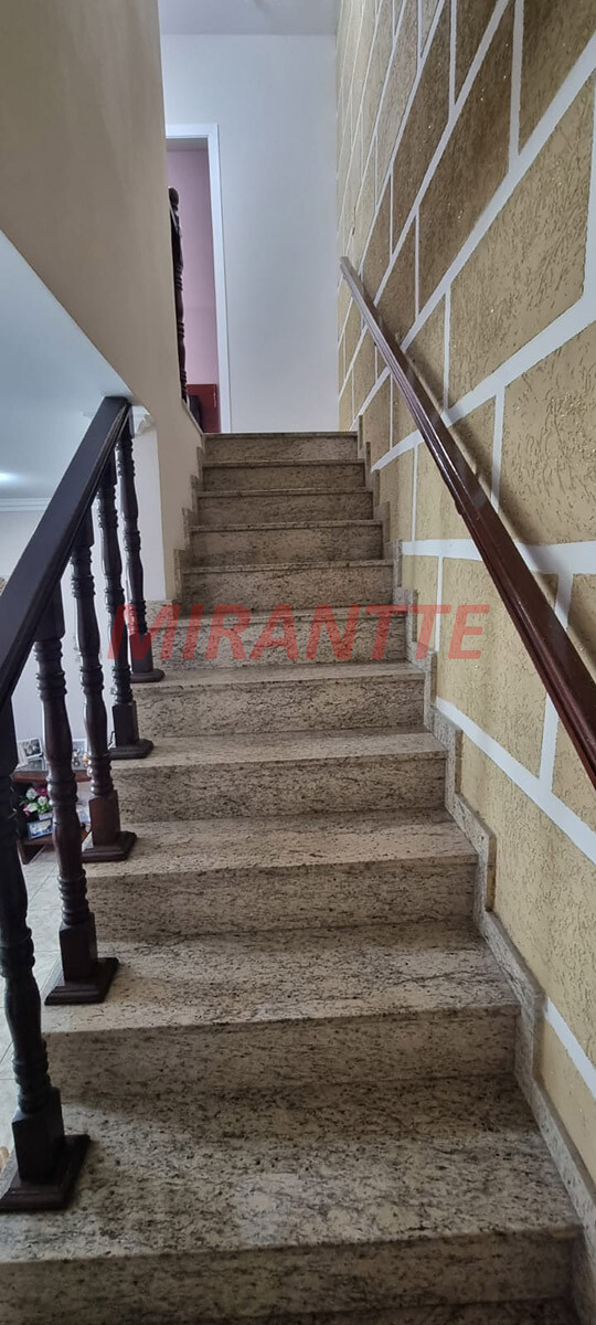 Sobrado de 106m² com 2 quartos em Água Fria