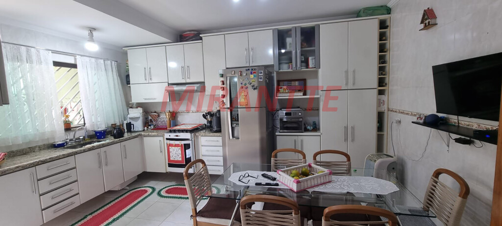 Sobrado de 106m² com 2 quartos em Água Fria
