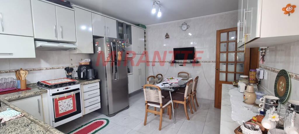 Sobrado de 106m² com 2 quartos em Água Fria