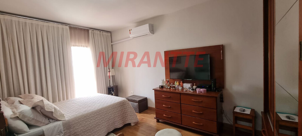 Sobrado de 106m² com 2 quartos em Água Fria