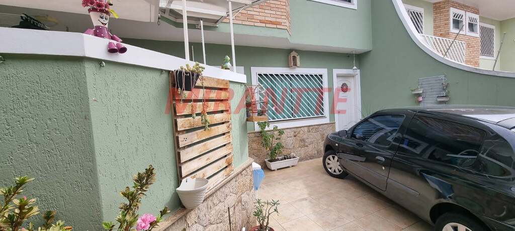 Sobrado de 106m² com 2 quartos em Água Fria
