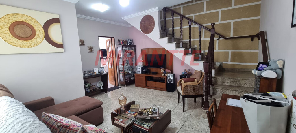 Sobrado de 106m² com 2 quartos em Água Fria