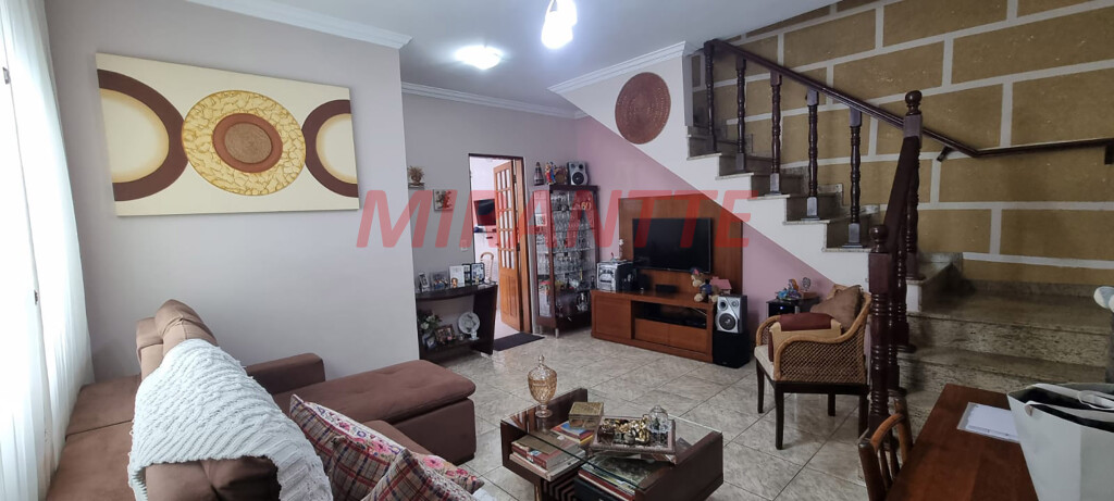 Sobrado de 106m² com 2 quartos em Água Fria