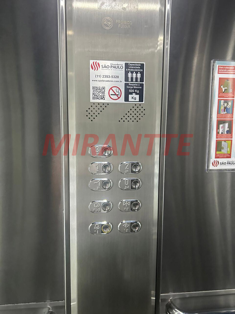 Apartamento com 2 quartos em Água Fria