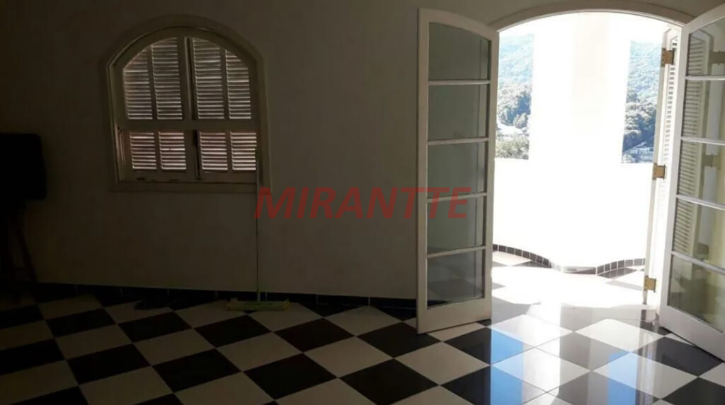 Cond. fechado de 700m² com 4 quartos em Caraguata