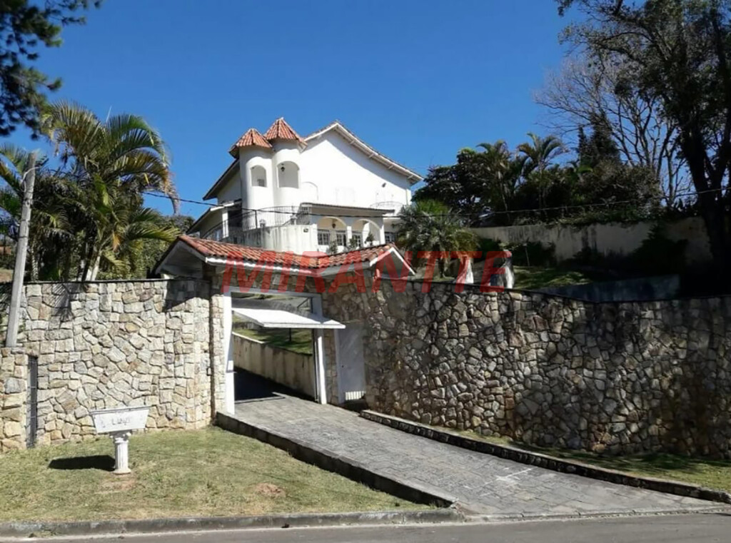 Cond. fechado de 700m² com 4 quartos em Caraguata