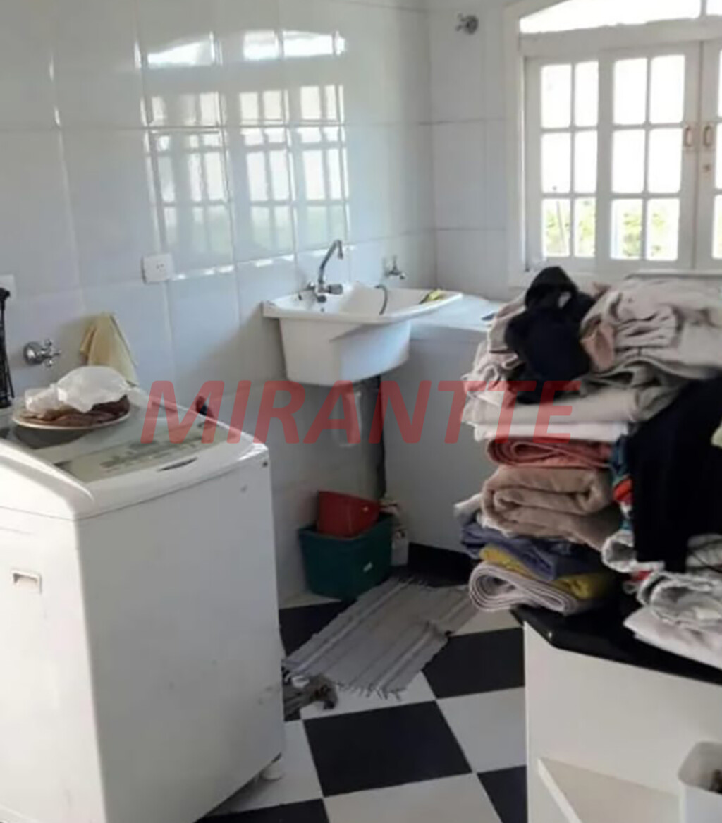 Cond. fechado de 700m² com 4 quartos em Caraguata