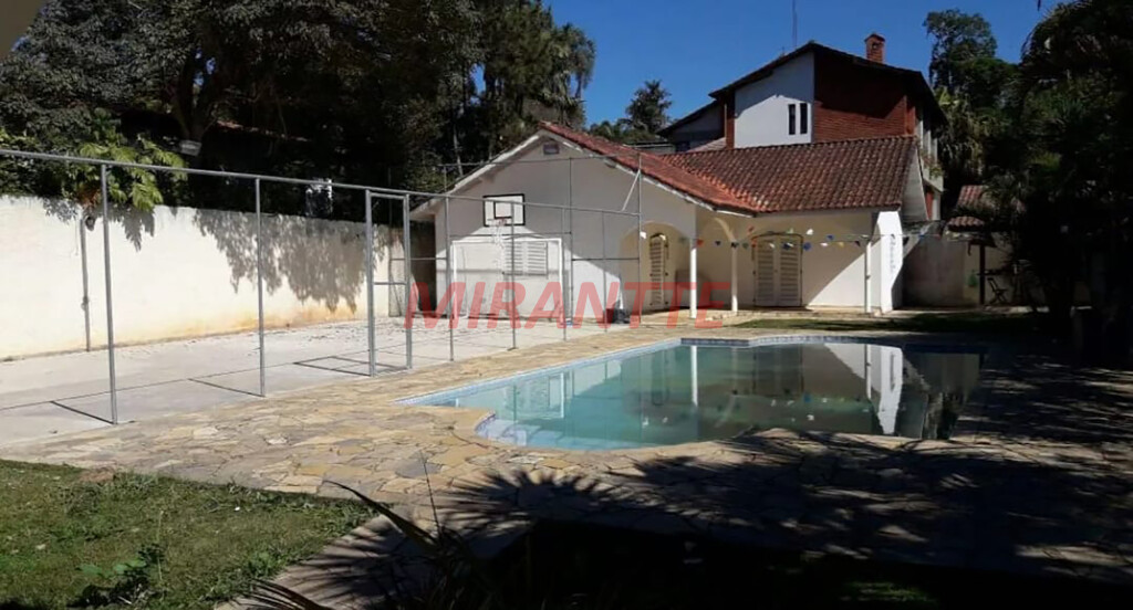 Cond. fechado de 700m² com 4 quartos em Caraguata