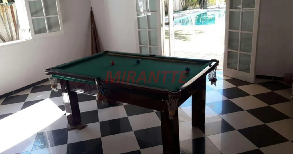 Cond. fechado de 700m² com 4 quartos em Caraguata