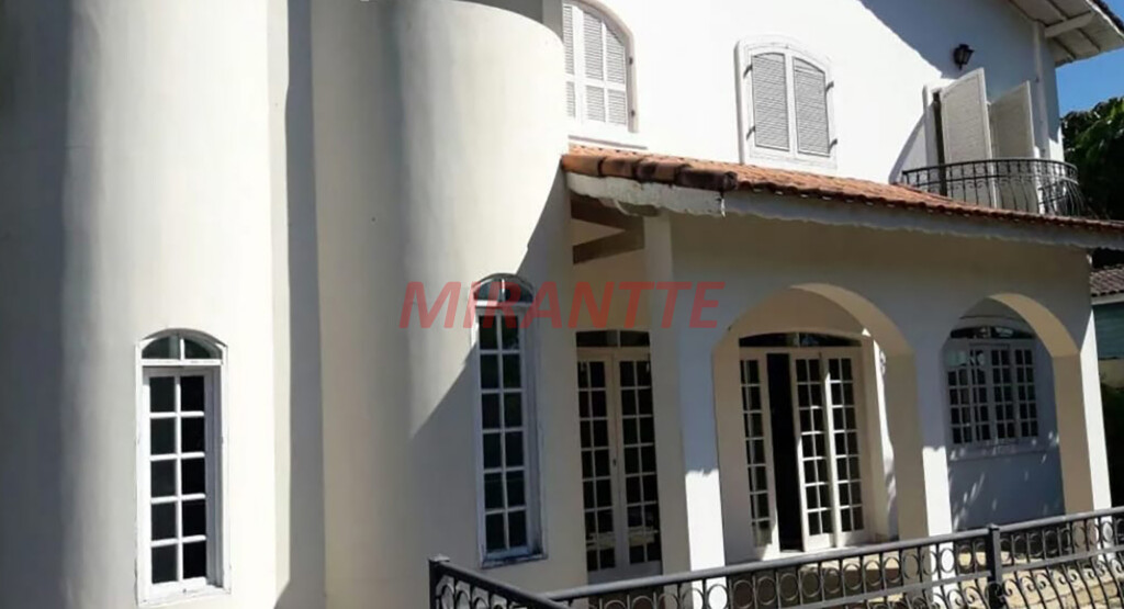Cond. fechado de 700m² com 4 quartos em Caraguata