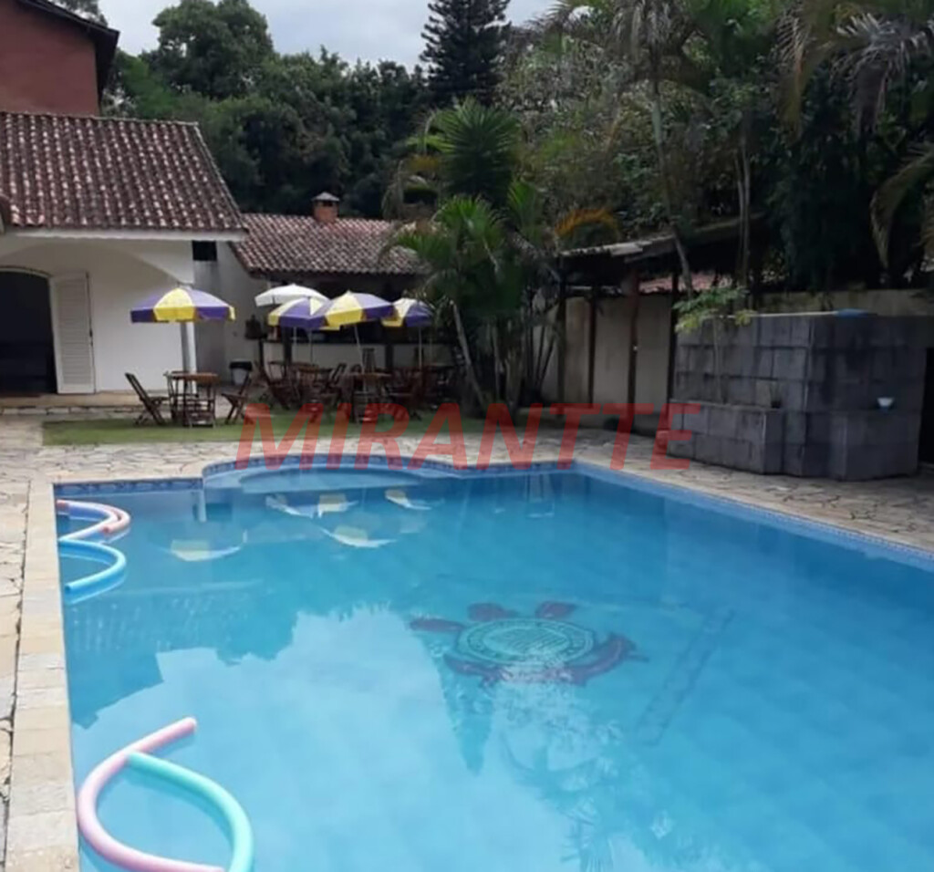 Cond. fechado de 700m² com 4 quartos em Caraguata