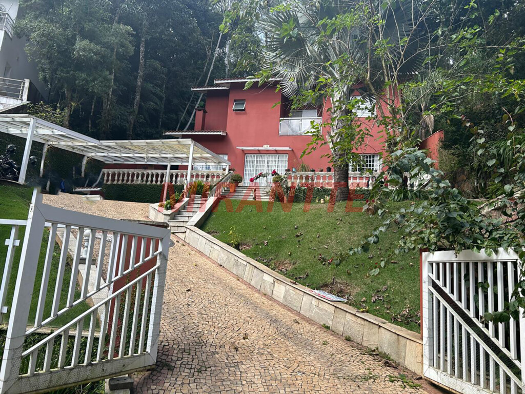 Sobrado com 3 quartos em Roseira