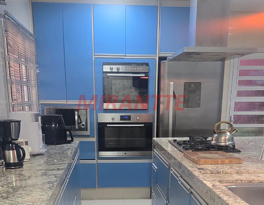 Sobrado com 3 quartos em Roseira
