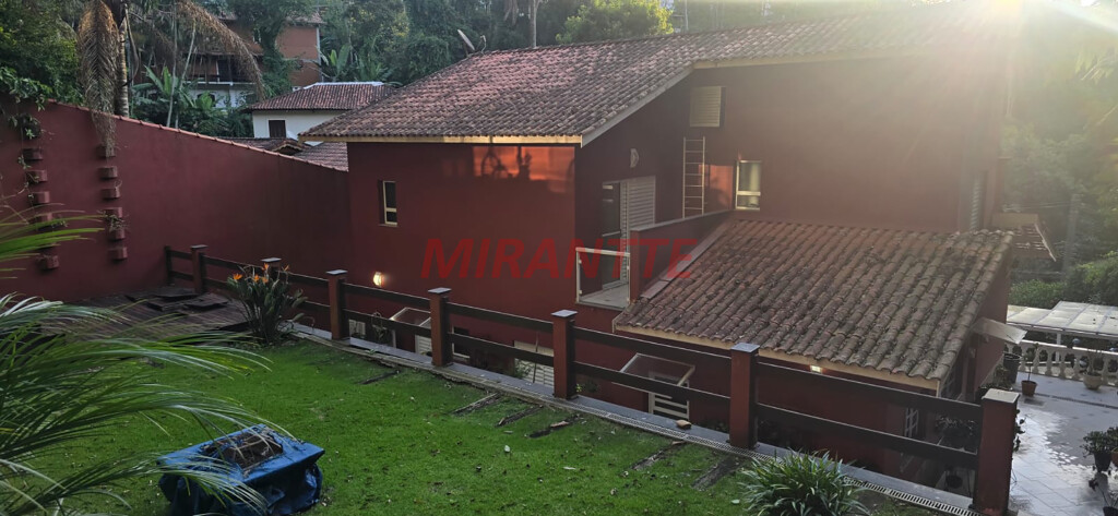 Sobrado com 3 quartos em Roseira