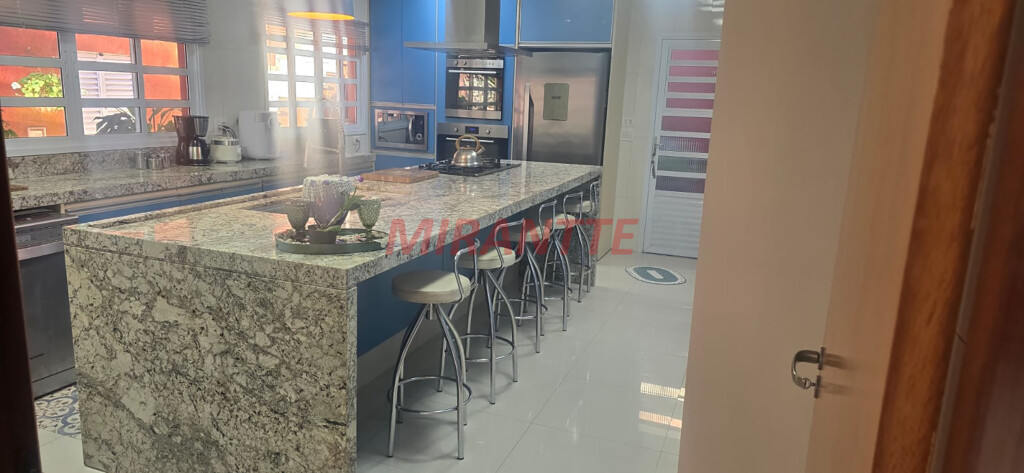 Sobrado com 3 quartos em Roseira