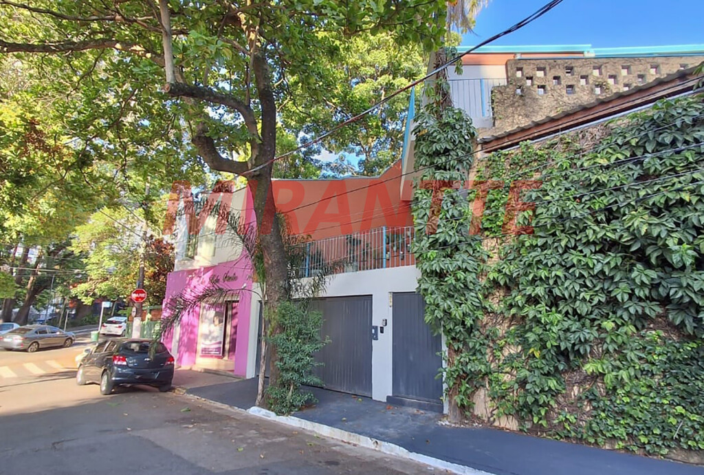 Sobrado de 189m² com 3 quartos em Vila Madalena