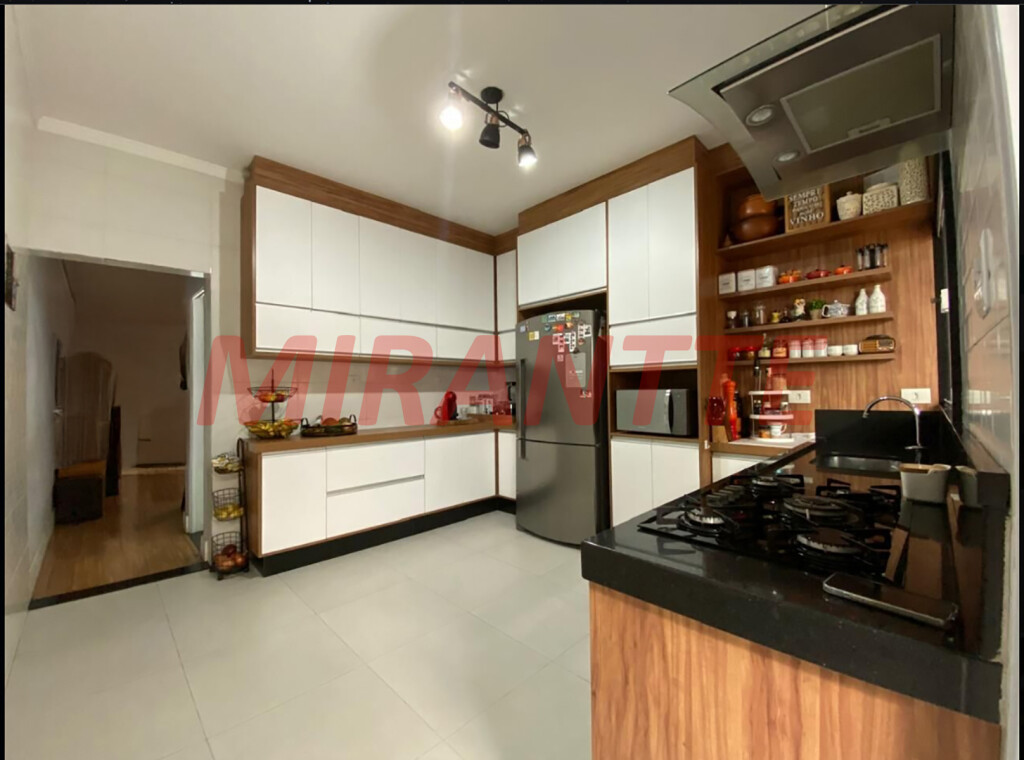 Sobrado de 170m² com 4 quartos em Vila Progresso