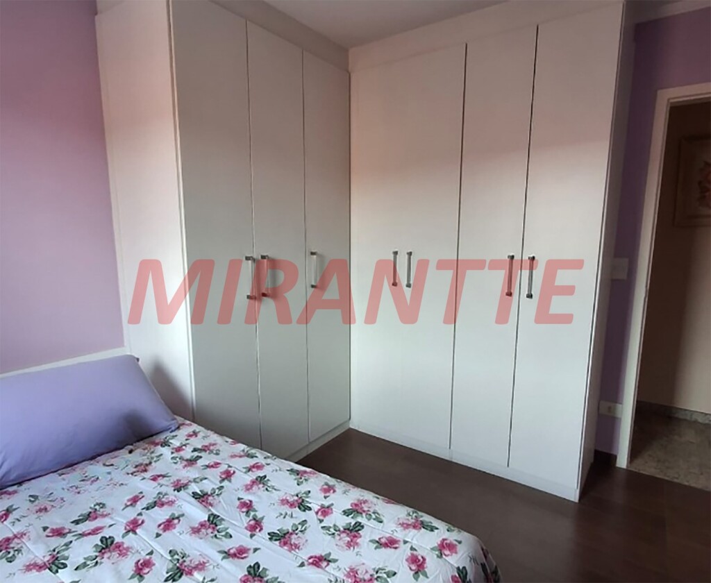 Sobrado de 195m² com 4 quartos em Vila Nivi