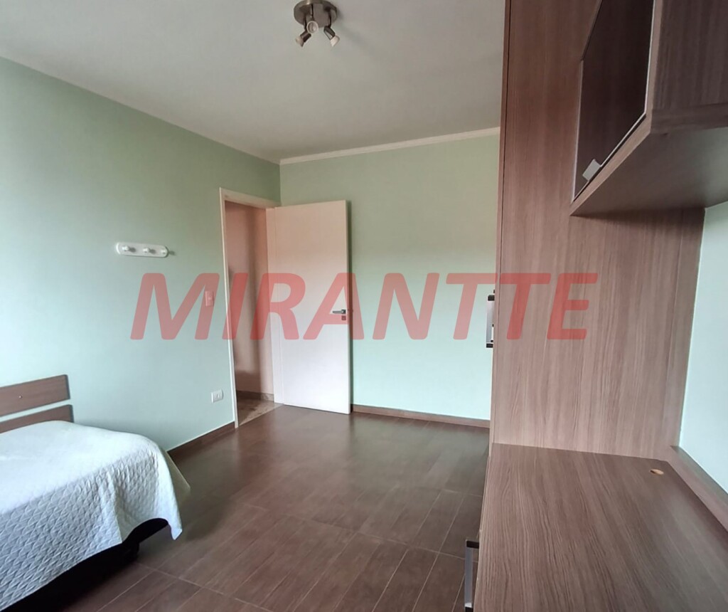 Sobrado de 195m² com 4 quartos em Vila Nivi