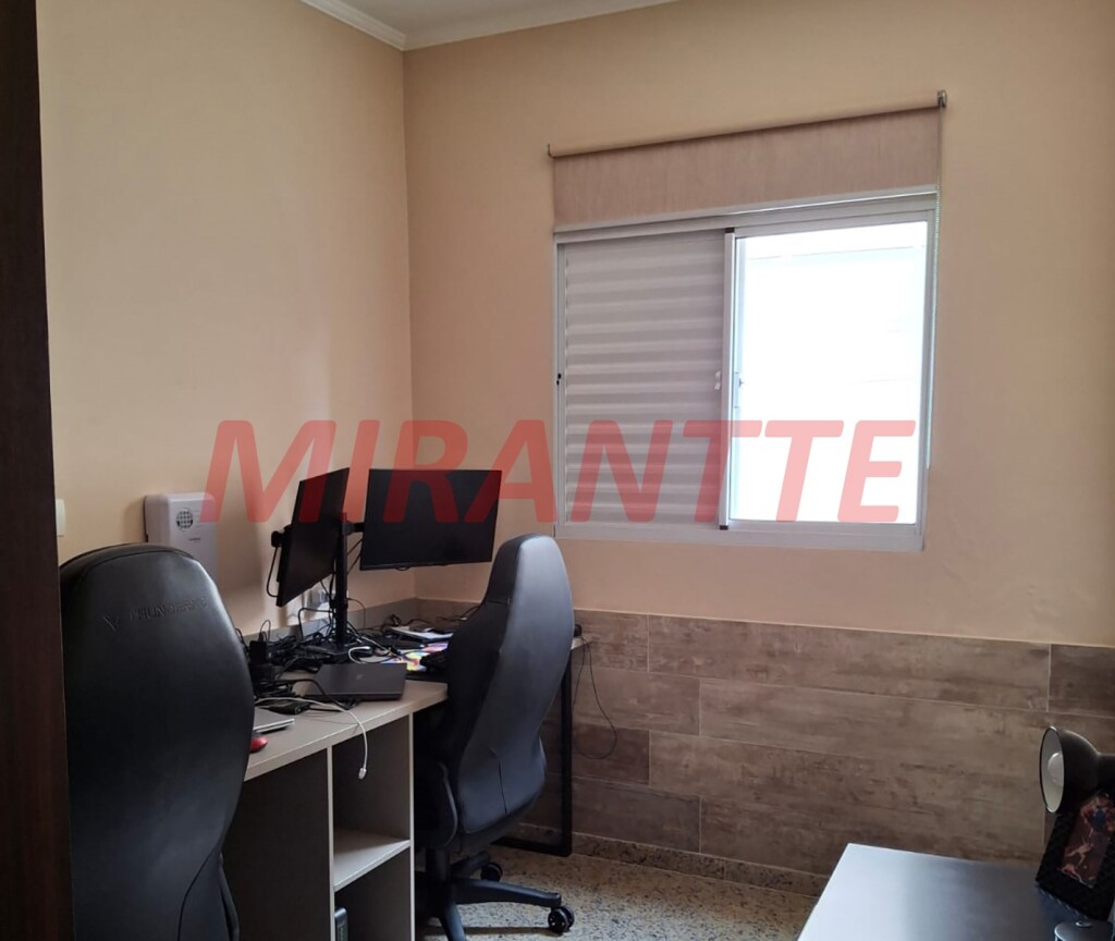 Sobrado de 195m² com 4 quartos em Vila Nivi