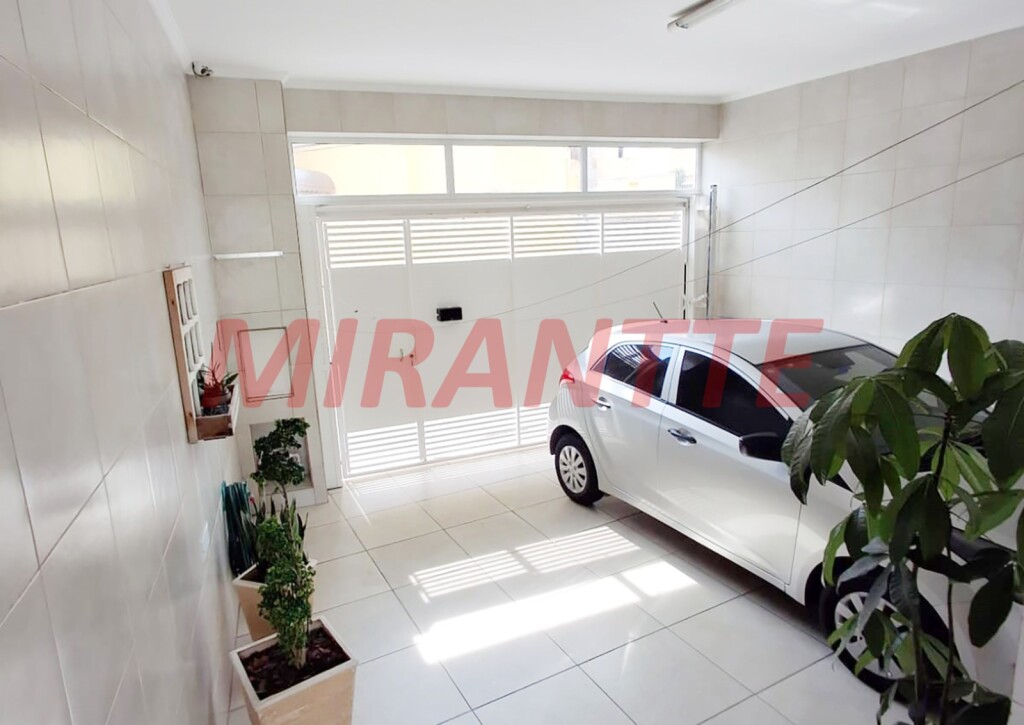 Sobrado de 195m² com 4 quartos em Vila Nivi