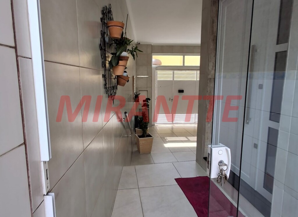 Sobrado de 195m² com 4 quartos em Vila Nivi