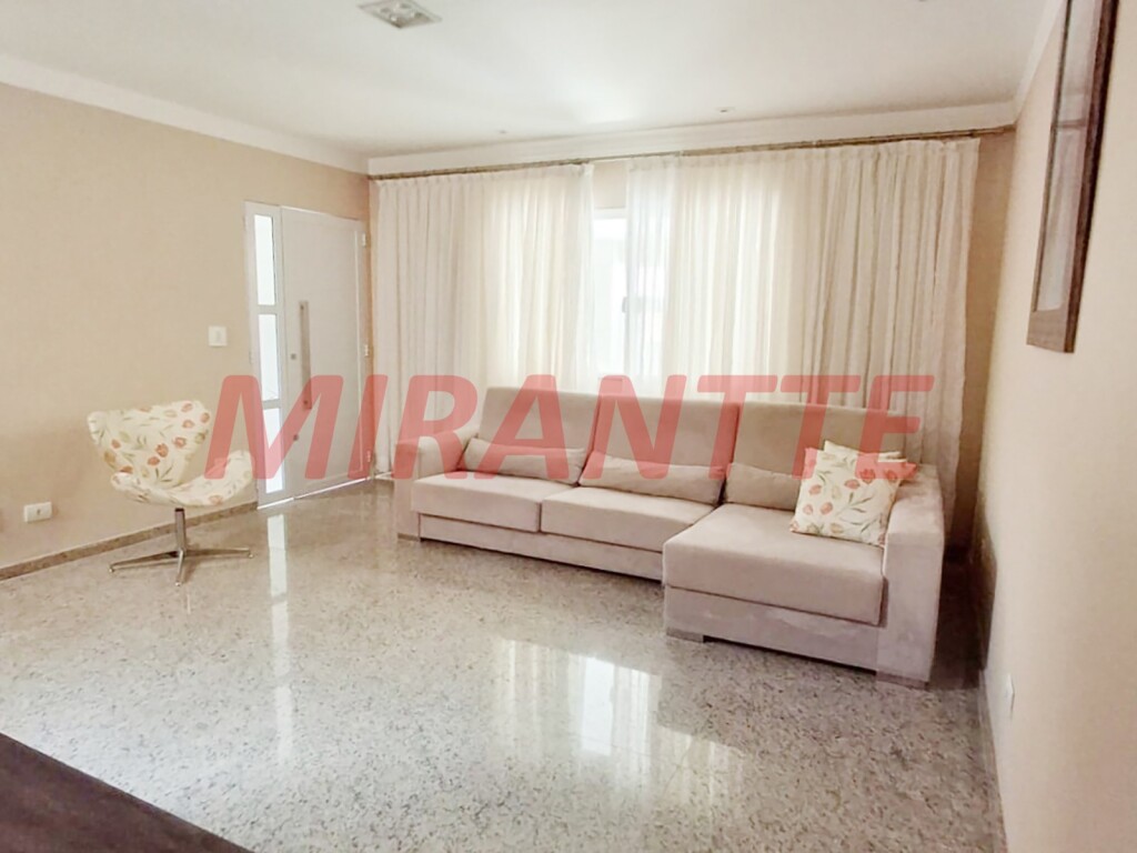Sobrado de 195m² com 4 quartos em Vila Nivi