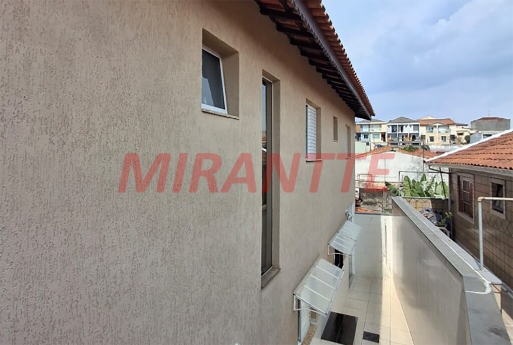 Sobrado de 195m² com 4 quartos em Vila Nivi
