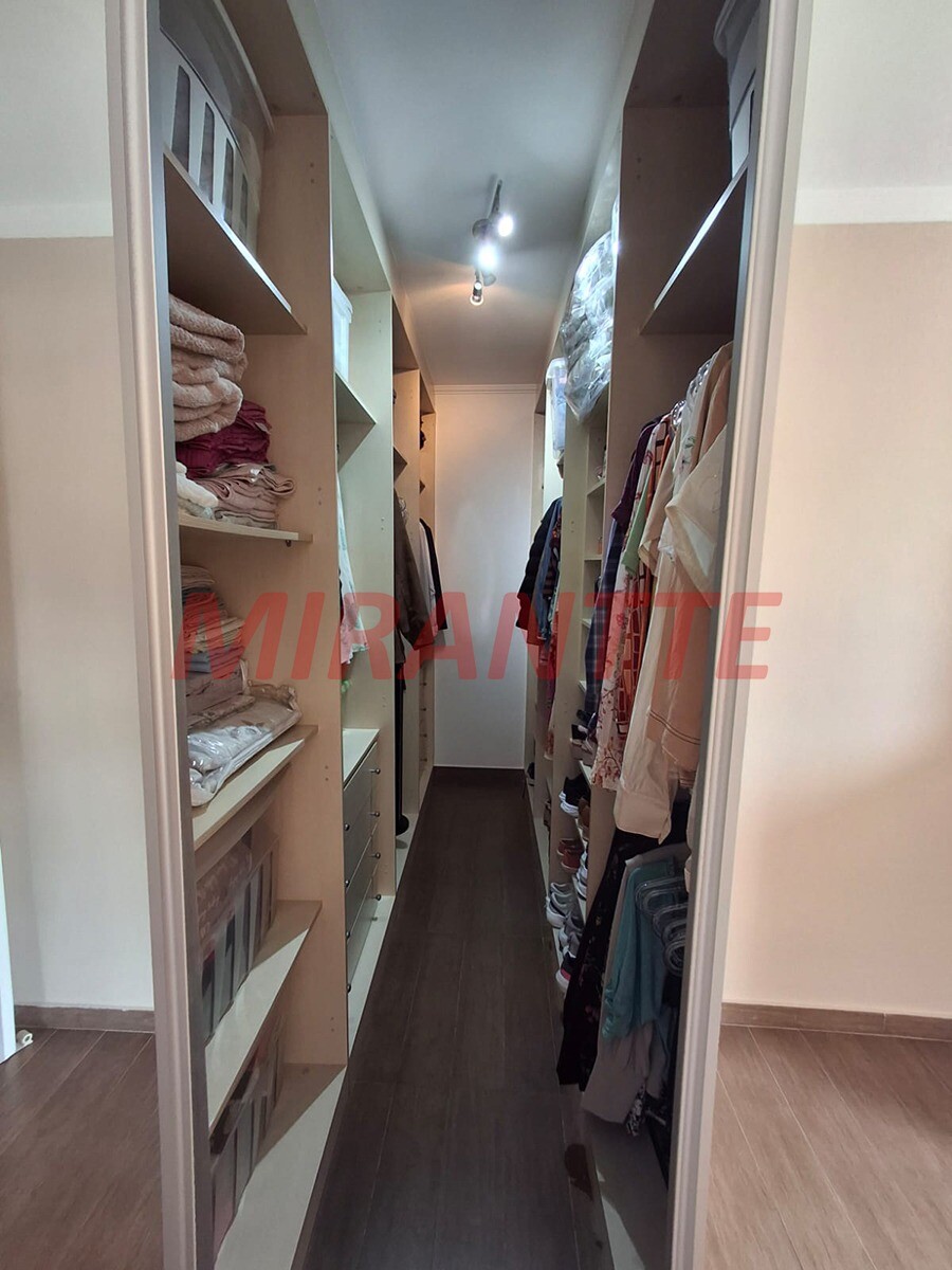 Sobrado de 195m² com 4 quartos em Vila Nivi