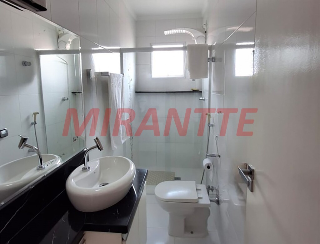 Sobrado de 195m² com 4 quartos em Vila Nivi
