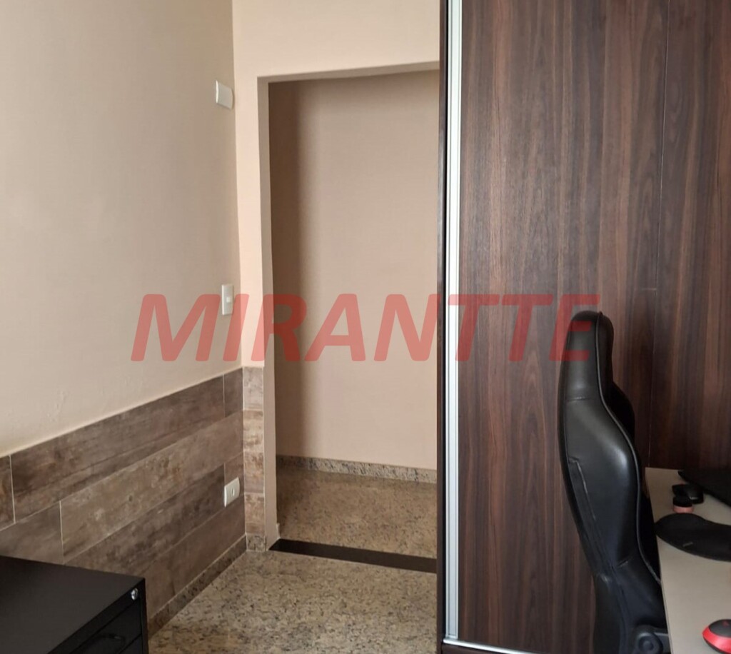 Sobrado de 195m² com 4 quartos em Vila Nivi