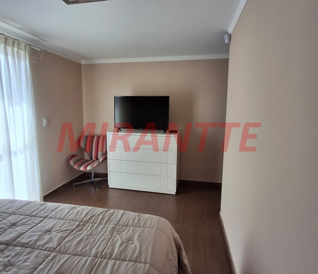 Sobrado de 195m² com 4 quartos em Vila Nivi