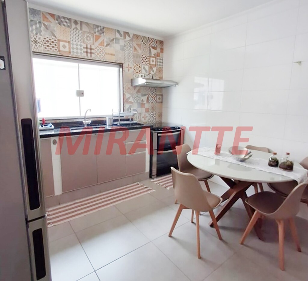 Sobrado de 195m² com 4 quartos em Vila Nivi