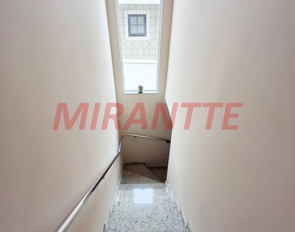 Sobrado de 195m² com 4 quartos em Vila Nivi