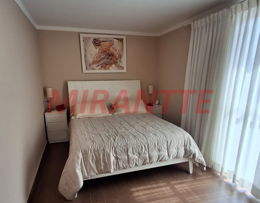 Sobrado de 195m² com 4 quartos em Vila Nivi