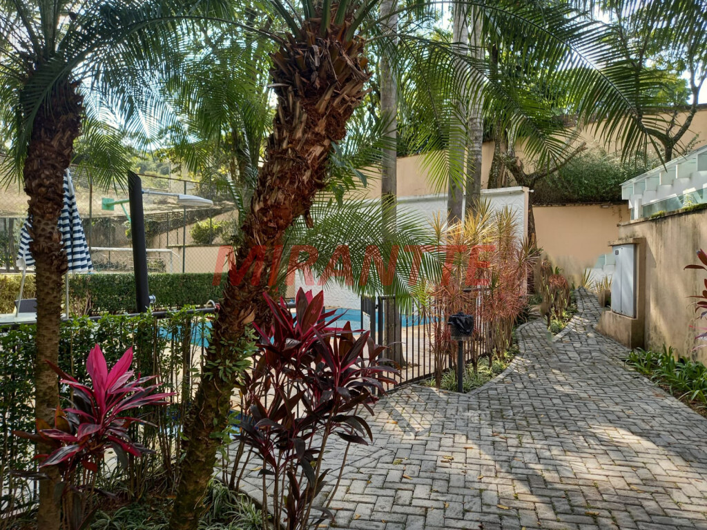 Cond. fechado de 450m² com 4 quartos em Jardim Virginia Bianca