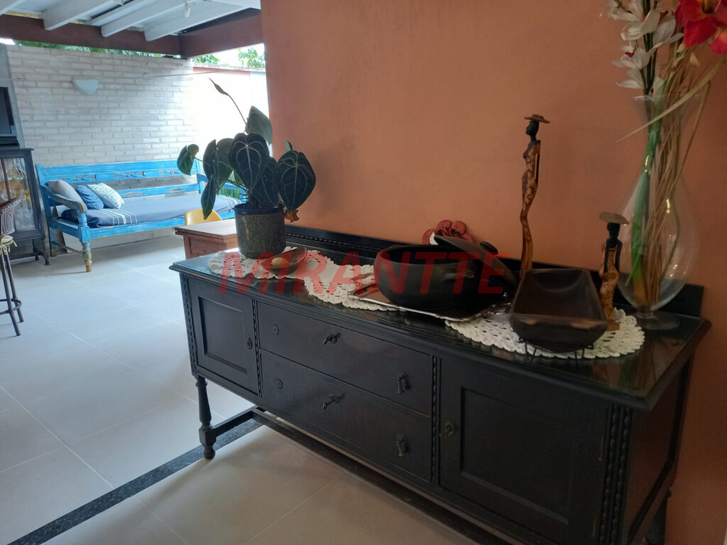 Cond. fechado de 450m² com 4 quartos em Jardim Virginia Bianca