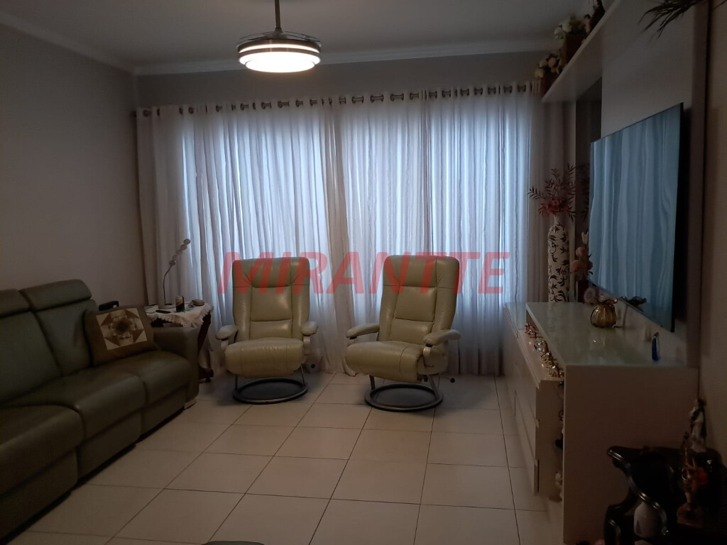 Sobrado com 4 quartos em Água Fria