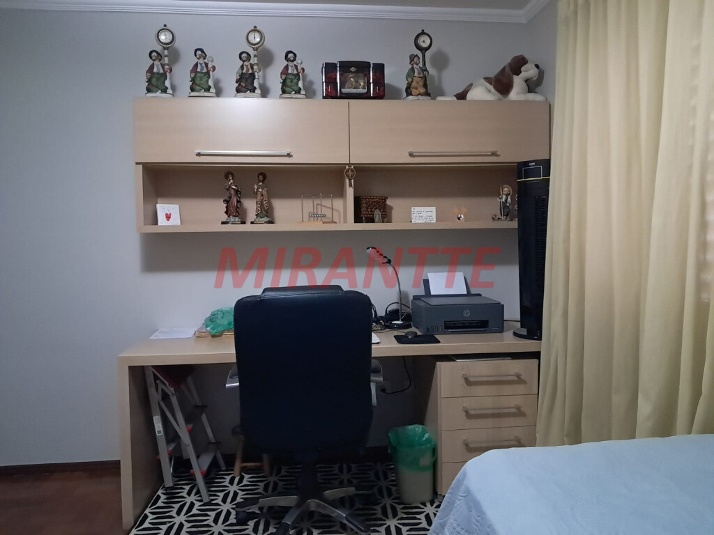 Sobrado com 4 quartos em Água Fria