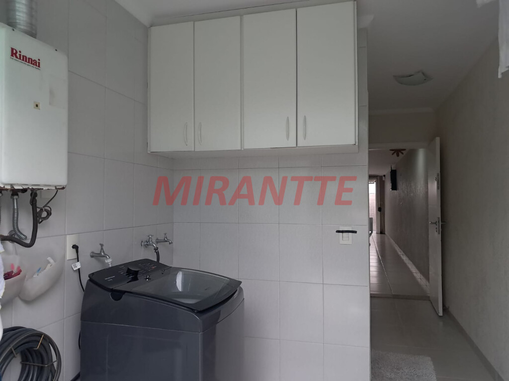 Sobrado com 4 quartos em Água Fria