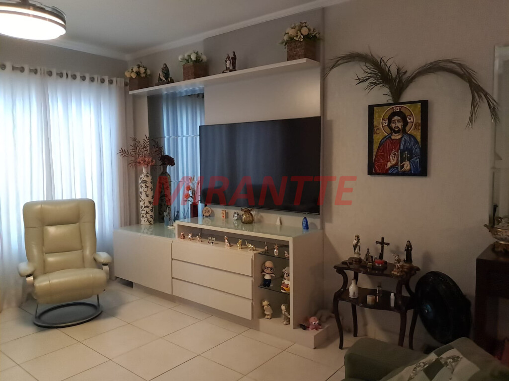 Sobrado com 4 quartos em Água Fria