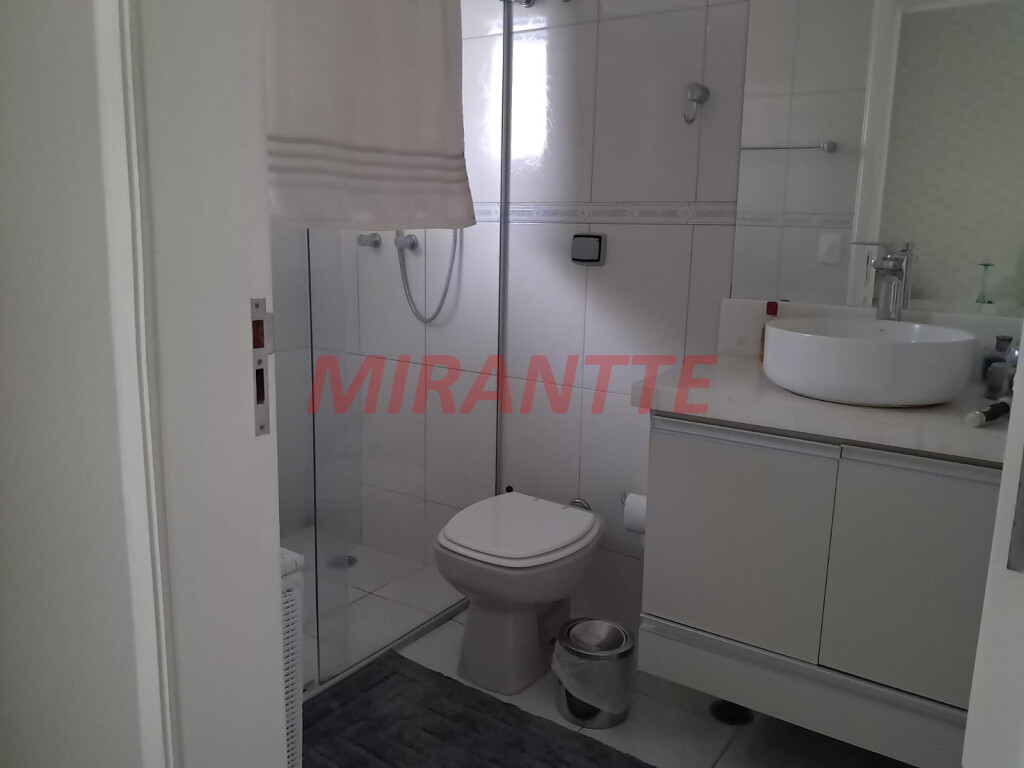 Sobrado com 4 quartos em Água Fria