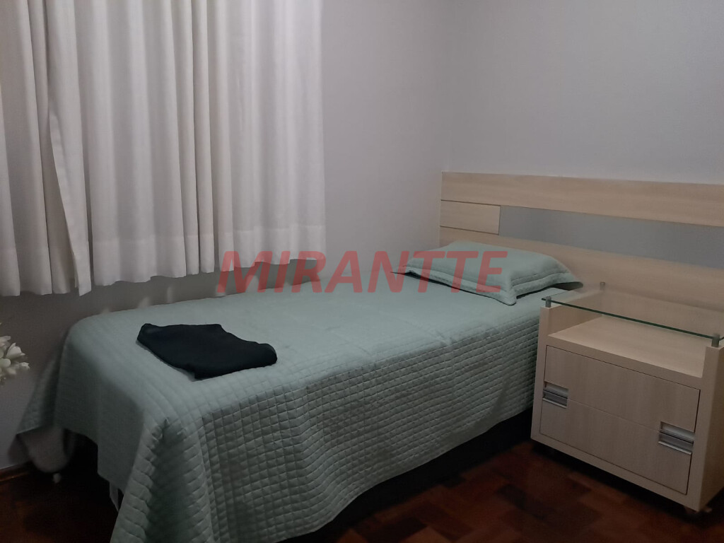 Sobrado com 4 quartos em Água Fria