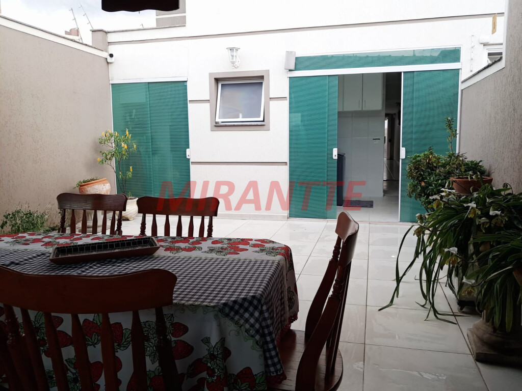 Sobrado com 4 quartos em Água Fria