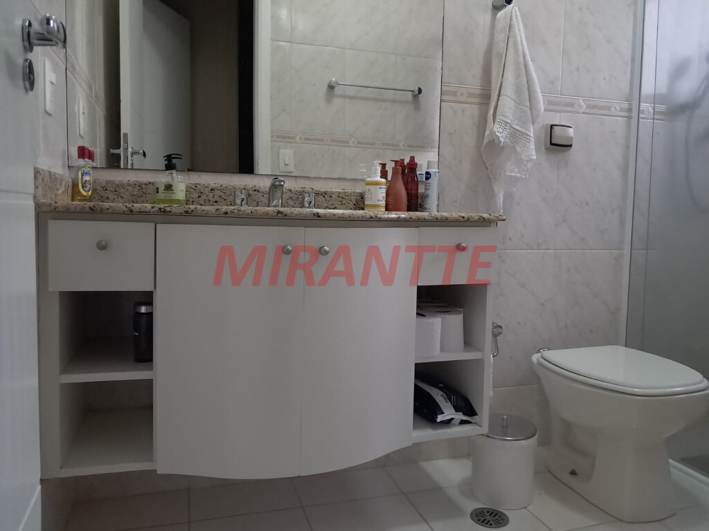 Sobrado com 4 quartos em Água Fria