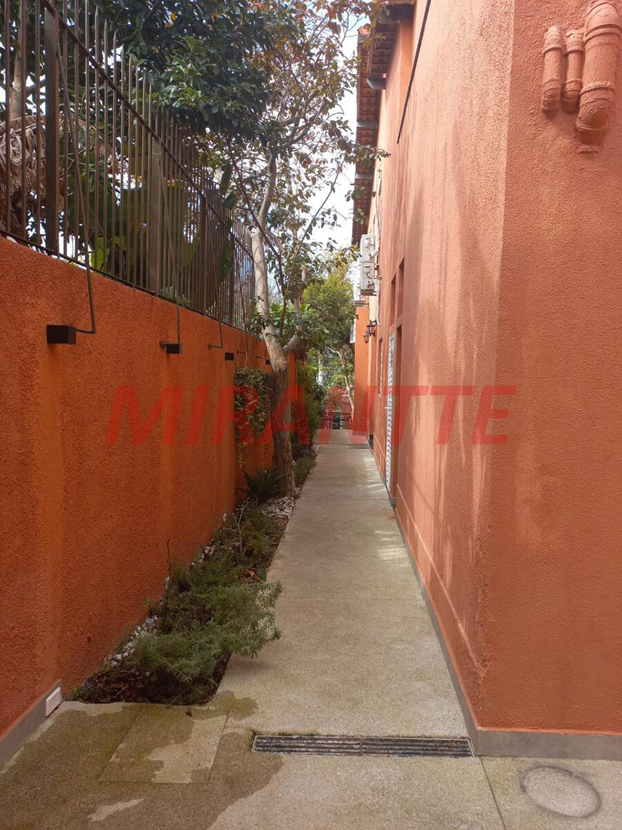 Sobrado de 500m² com 4 quartos em Pacaembu