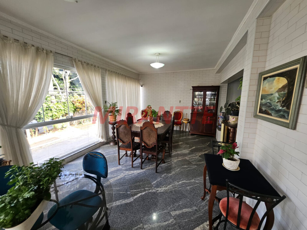 Sobrado de 241m² com 5 quartos em Vila Maria