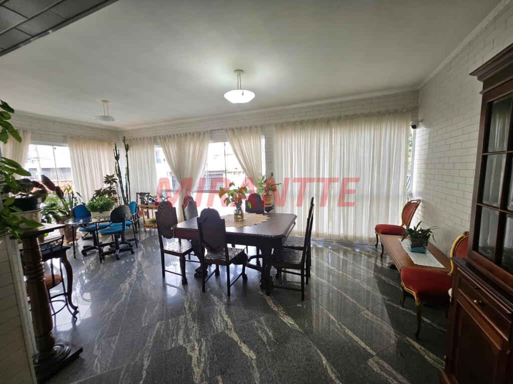 Sobrado de 241m² com 5 quartos em Vila Maria