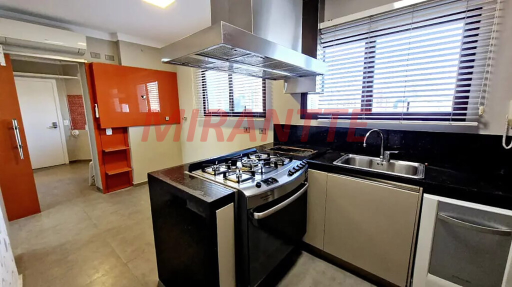 Apartamento de 158m² com 3 quartos em Água Fria